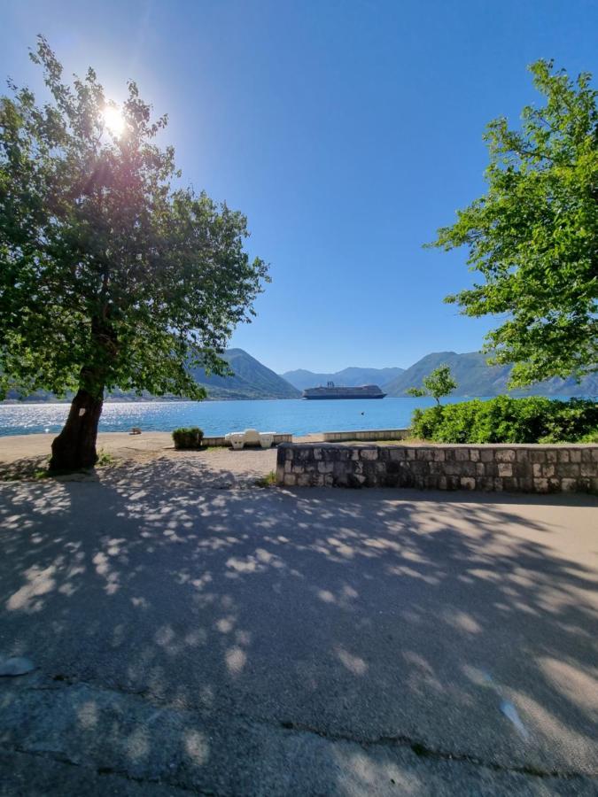 Apartment On The Shore Of The Bay Of Kotor With Free Wi-Fi Extérieur photo