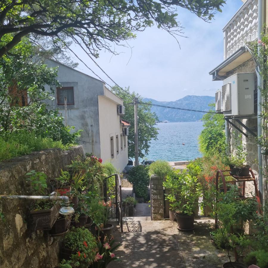 Apartment On The Shore Of The Bay Of Kotor With Free Wi-Fi Extérieur photo