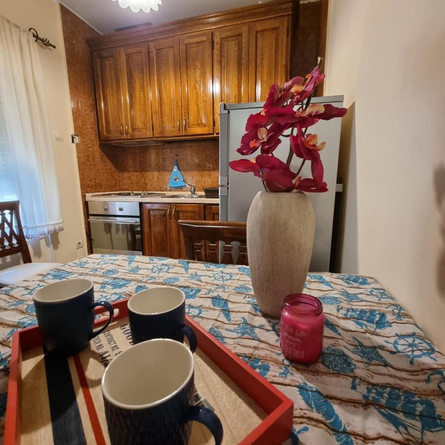 Apartment On The Shore Of The Bay Of Kotor With Free Wi-Fi Extérieur photo